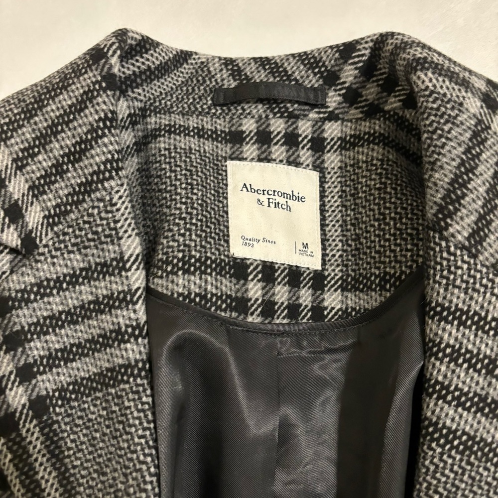 Abercrombie and Fitch Heavyweight Wool-Blend Blazer Coat - Picture 3 of 7